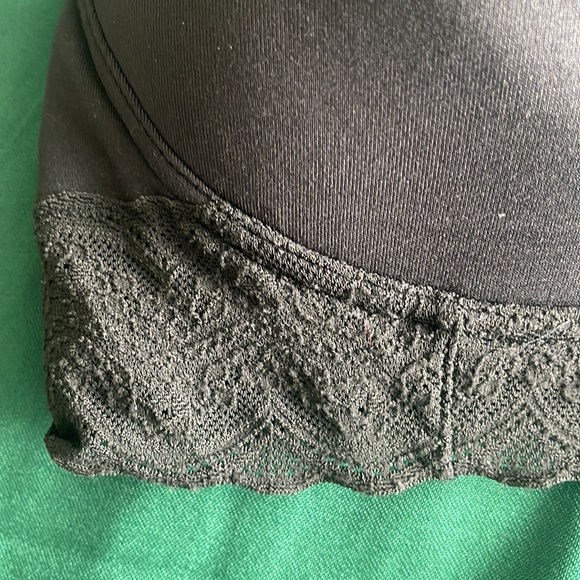Warner’s Black Wireless Bra - Picture 3 of 5